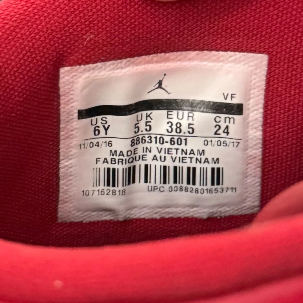 Nike Air Jordan Heritage Red Basketball Shoes Sneakers 886310-601 Boys 6Y